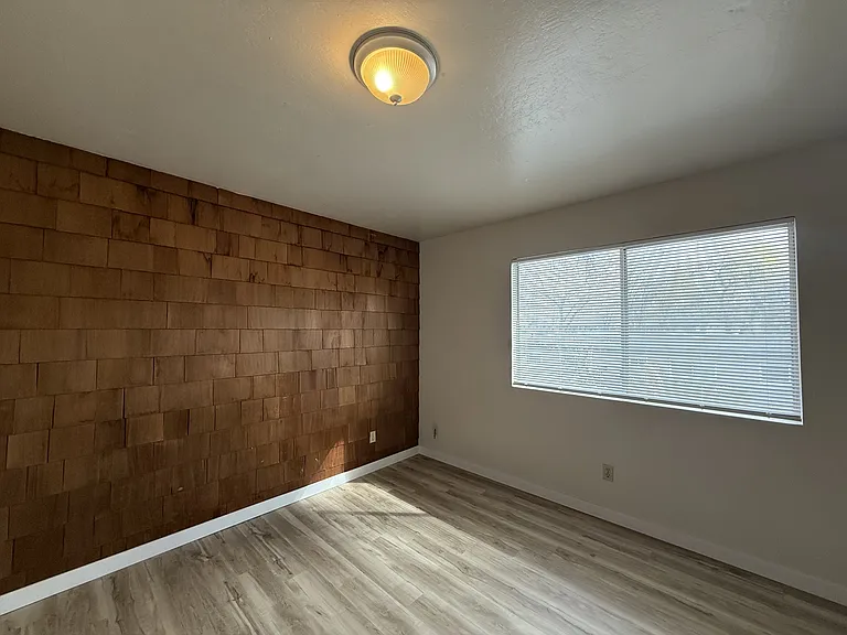 1505 W 3rd St #F — Photo 8