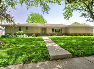 308 Carl Dr, Bloomington, IL 61704