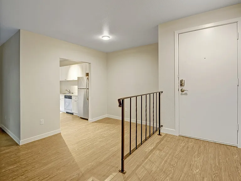 Bayview East Apartments — Photo 19