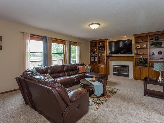 4th image of 7105 Royal Oakland Dr