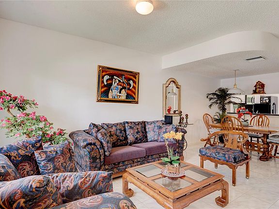 3rd image of 8054 Sanibel Dr