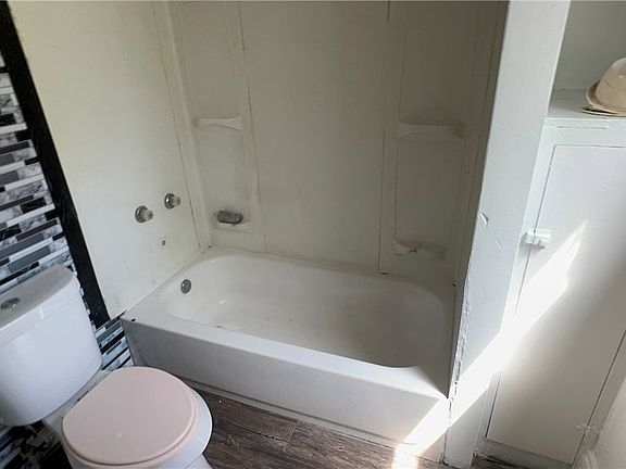 4th image of 1065 E 77th St
