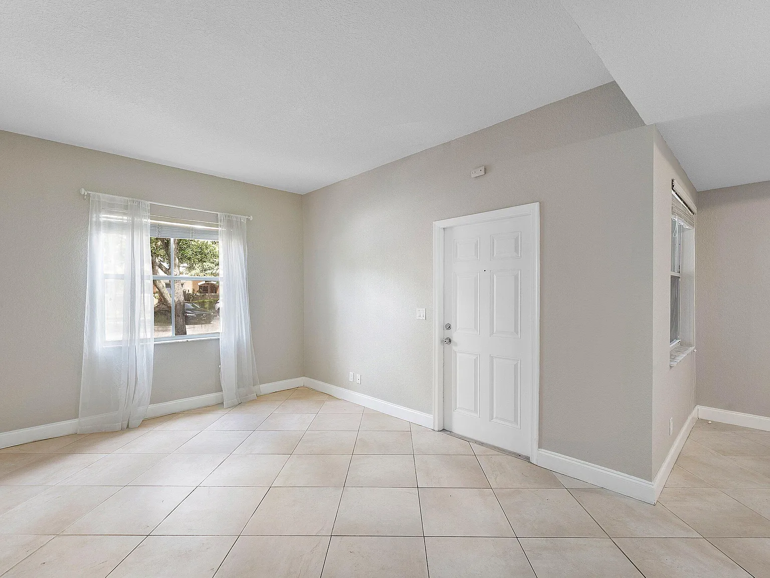 3 bed, 2.5 bath, 1471 sqft, $2,500 — Photo 4