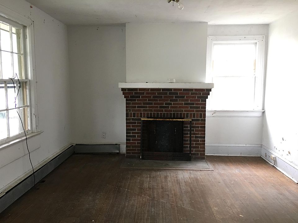 2nd image of 26 E Clay St