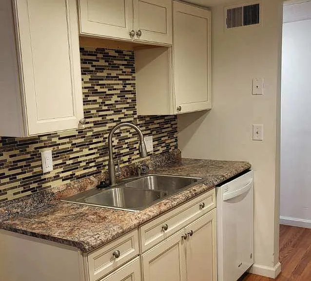 Colony Park Apartments — Photo 9