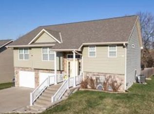 6209 Meadow View Dr, Saint Joseph, MO 64504