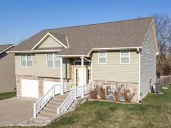 6209 Meadow View Dr, Saint Joseph, MO 64504