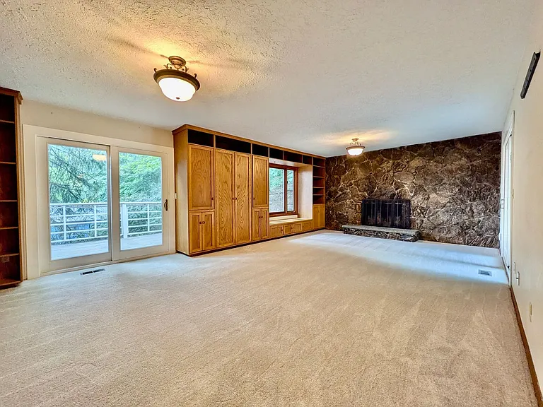 18132 Westview Dr — Photo 24