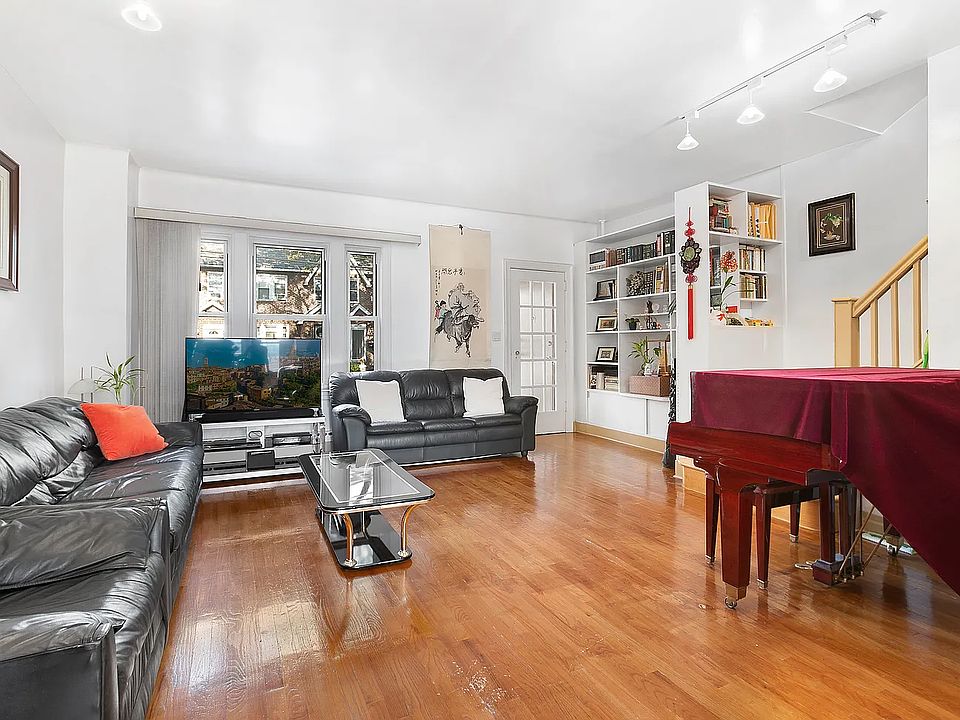 1st image of 8276 160th St