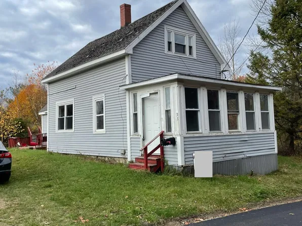 33 Pleasant Street, Calais, ME 04619