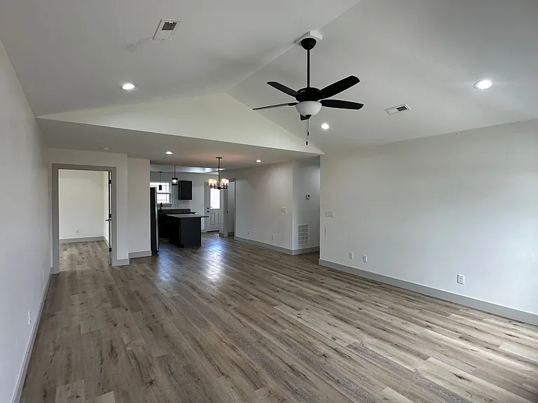 126 Page St — Photo 3