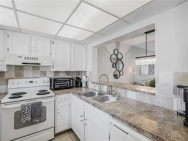 807 River Point Dr #102D — Photo 11