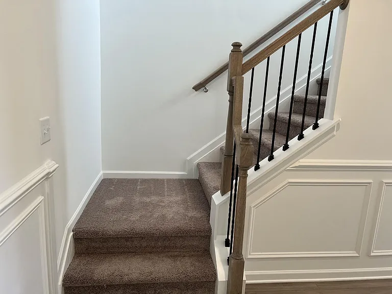 216 Hanson Ln — Photo 4
