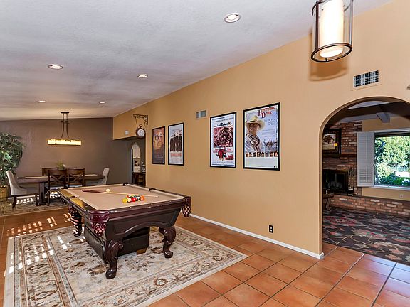 4th image of 134 W Country Gables Dr
