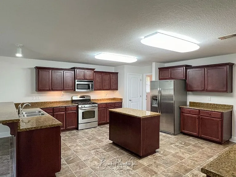 2080 Stennis Dr — Photo 8