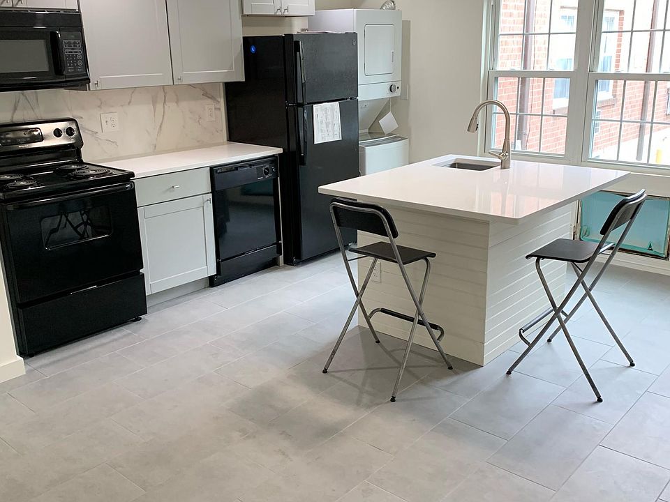 Modern Kitchen + Washer/Dryer