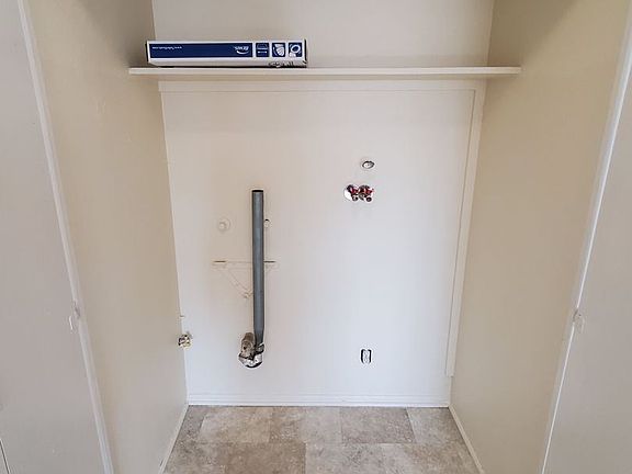 5th image of 15221 S Raymond Ave #C