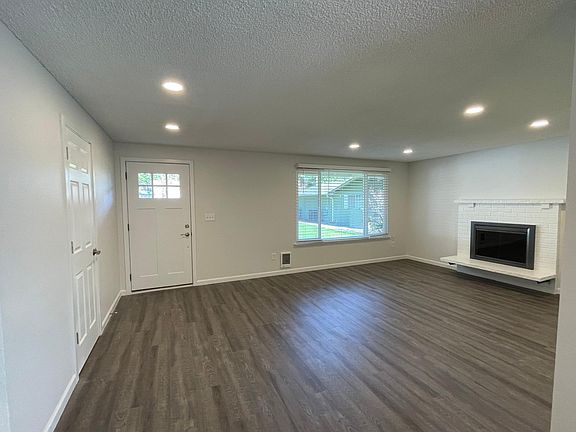 4th image of 3424 215th St E