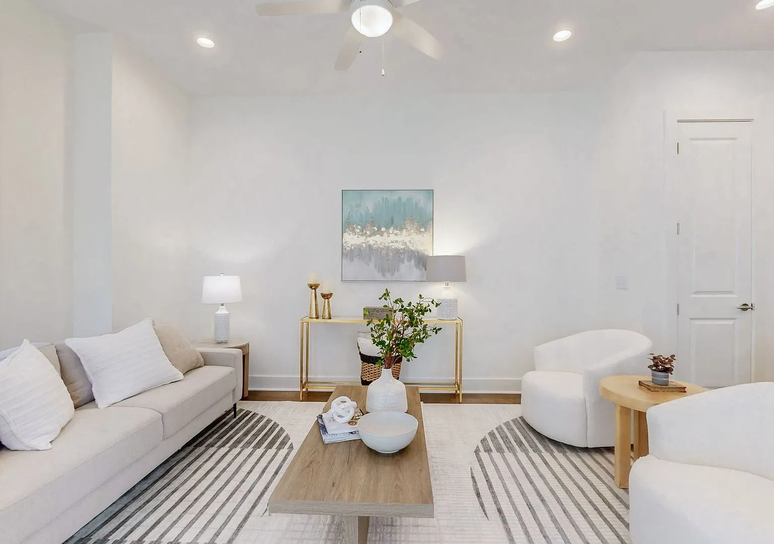 Beautiful 3/2.5 Rental Just Minutes from Downtown Franklin! — Photo 2