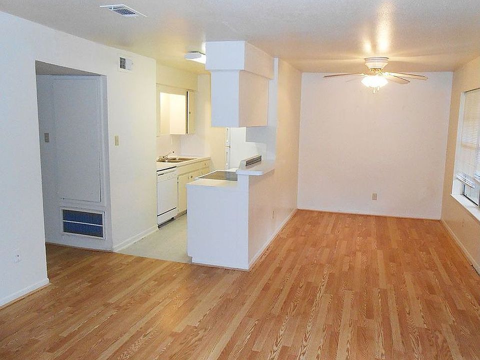 Living room - hardwood floor