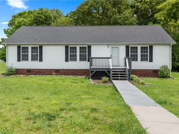 8699 Lasater Rd, Clemmons, NC 27012