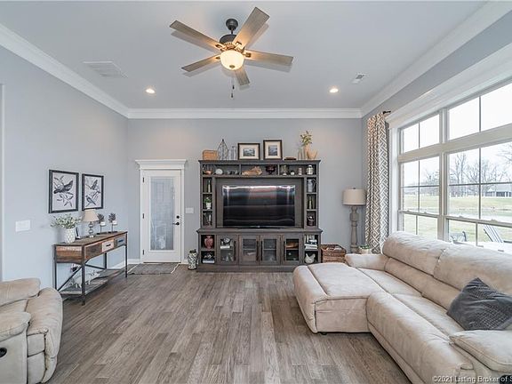 5th image of 1717 Bay Hill Pl
