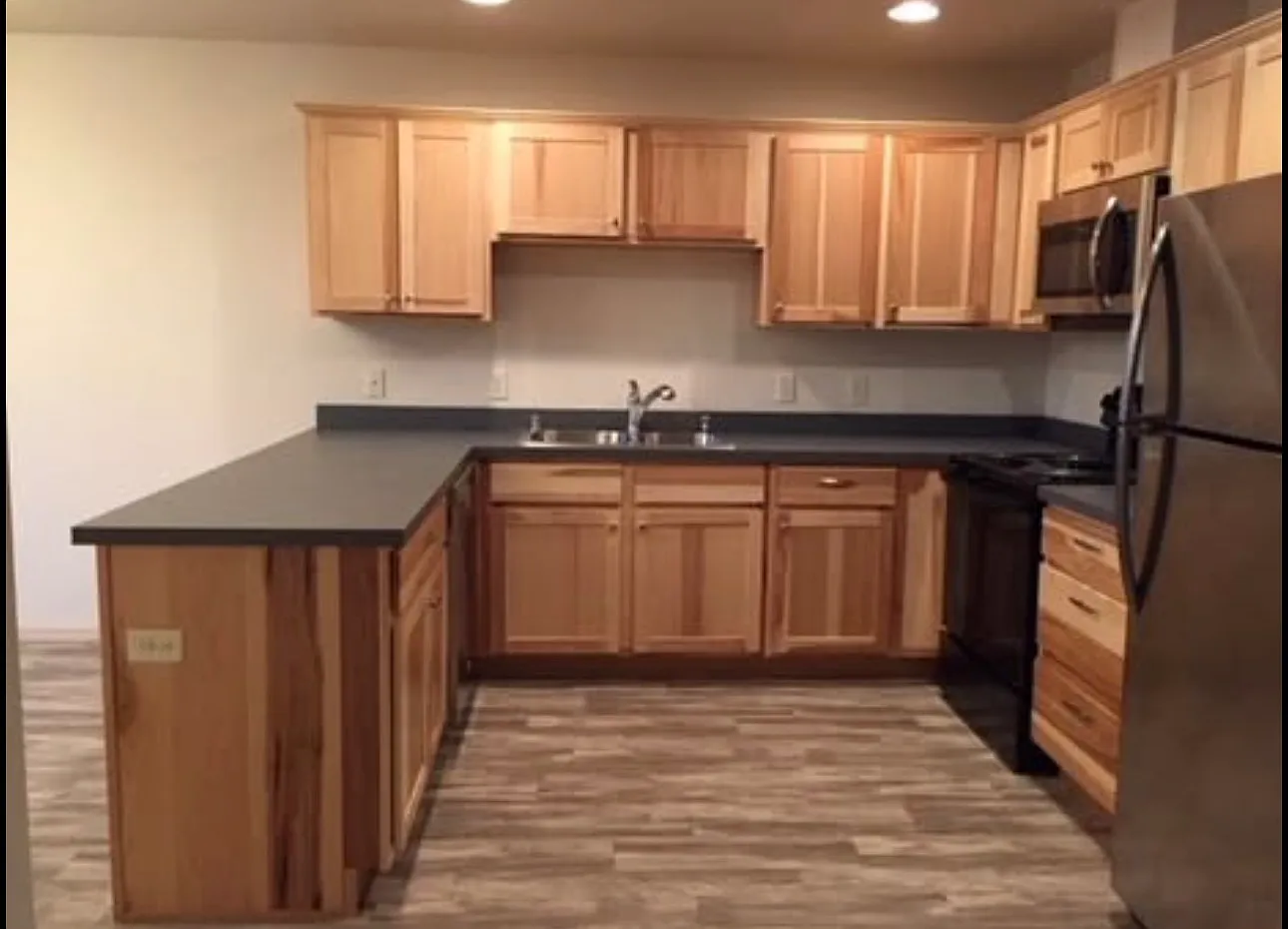 3 bed, 1600 sqft, $2,300 — Photo 3