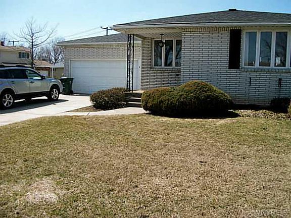 3rd image of 6 Caroline Ln
