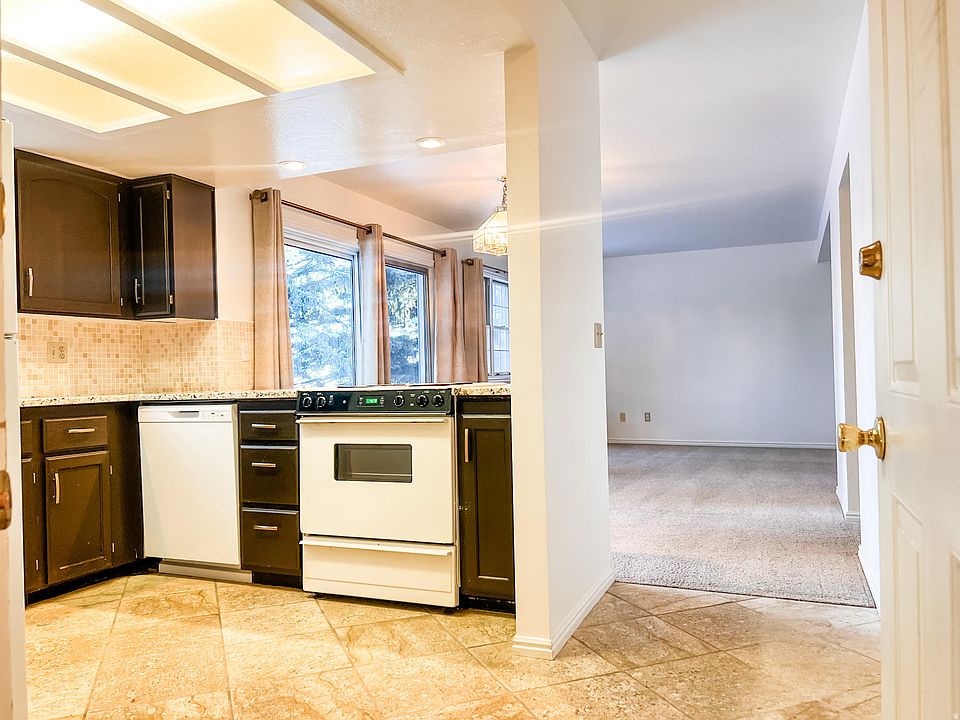 1st image of 939 Schneitter Cir APT 3