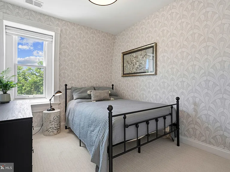 2121 R St NW — Photo 35
