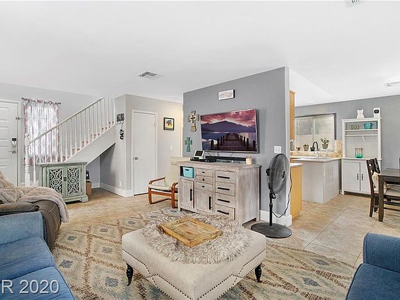 3rd image of 8444 W Gilmore Ave