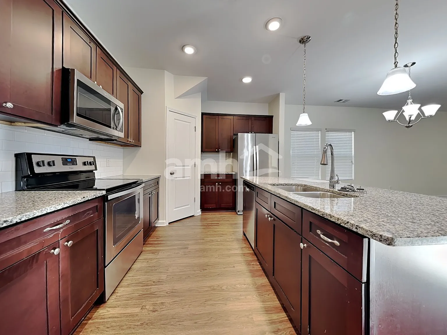 4 bed, 2.5 bath, 2138 sqft, $2,410 — Photo 3