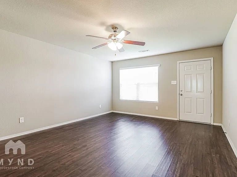 934 Pinehurst Loop — Photo 6