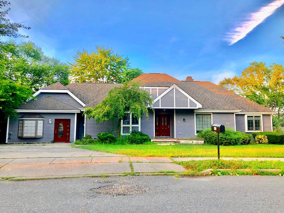 1st image of 403 Clark Dr