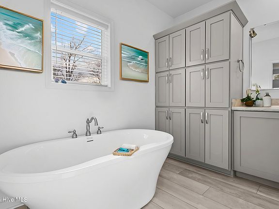4th image of 3760 Oakwood Drive SE