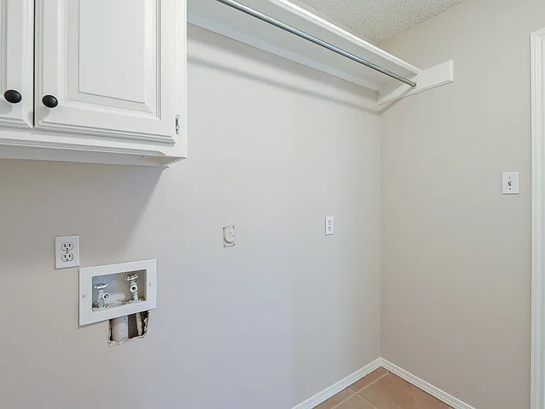 9708 Aberdeen Ave — Photo 37