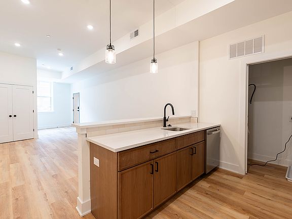5th image of 915 S 12th St #1