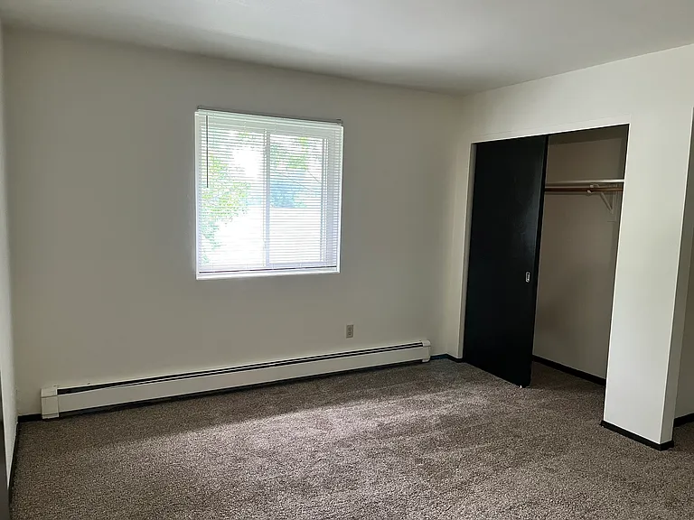 670 E Lincoln Ave — Photo 13