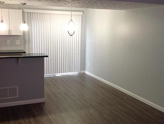 3rd image of 4837 Stoneybrook Blvd