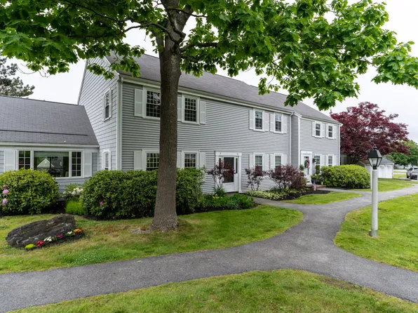 9 Colonial Village #9, Falmouth, ME 04105