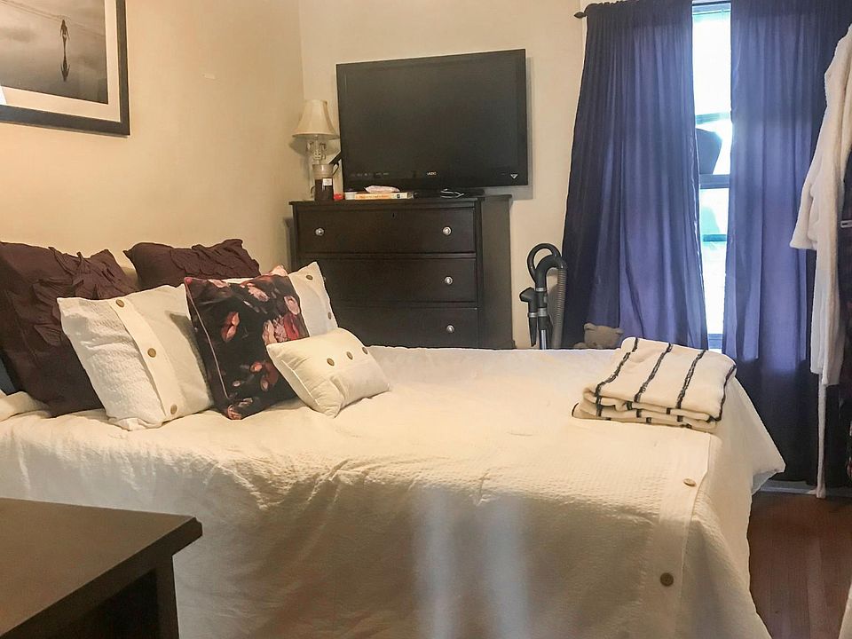 1st image of 4604 N Winchester Ave #3E