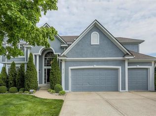 412 NE Sapphire Ln, Lees Summit, MO 64064