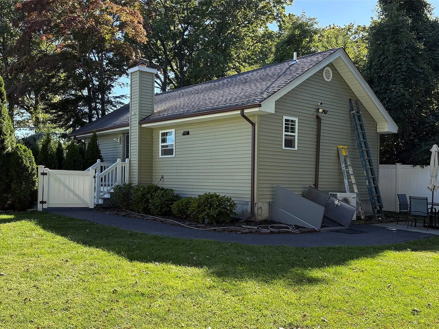3 bed, 1.0 bath, 740 sqft, $3,750 — Photo 4