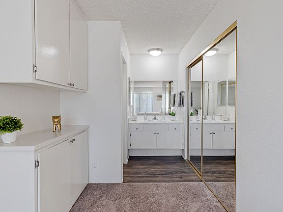 One bedroom one bathroom townhome apartment in Van Nuys, CA at the Esplanade Apartments. Spacious and upgraded one bedroom apartment with mirrored closets and ample storage space.