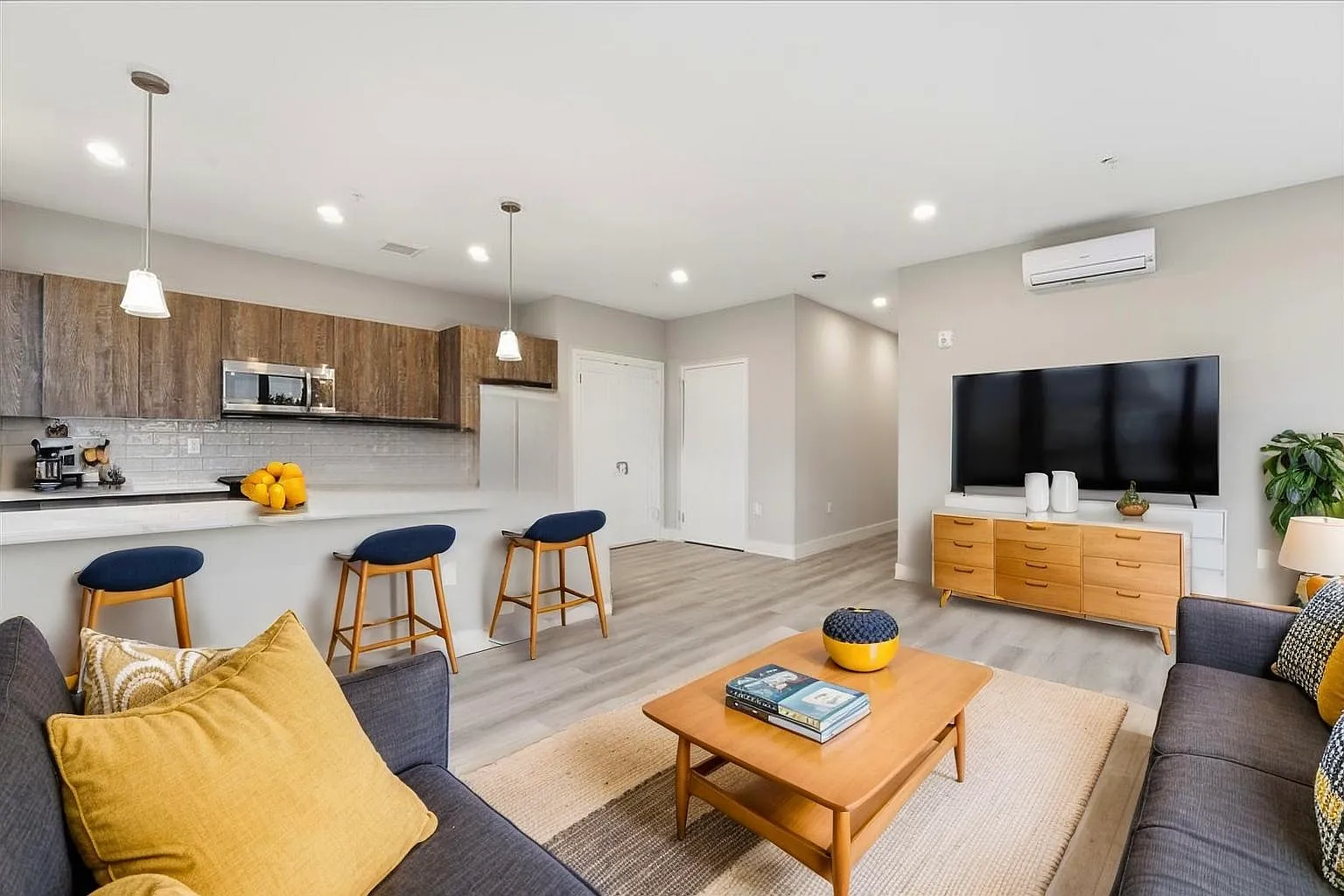 2 bed, 1000 sqft, $3,600 — Photo 4