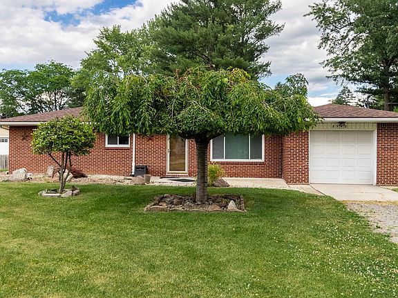3rd image of 8940 Woodside Dr