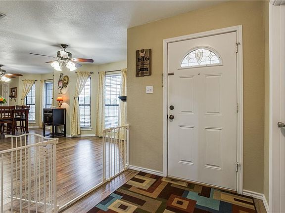 4th image of 1219 Hyde Park Blvd