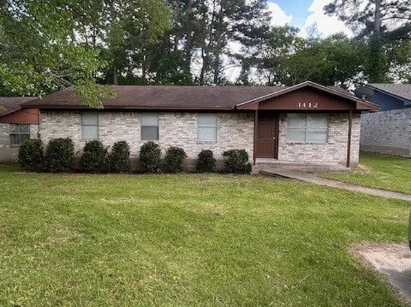 1412 Atkinson Dr, Lufkin, TX 75901