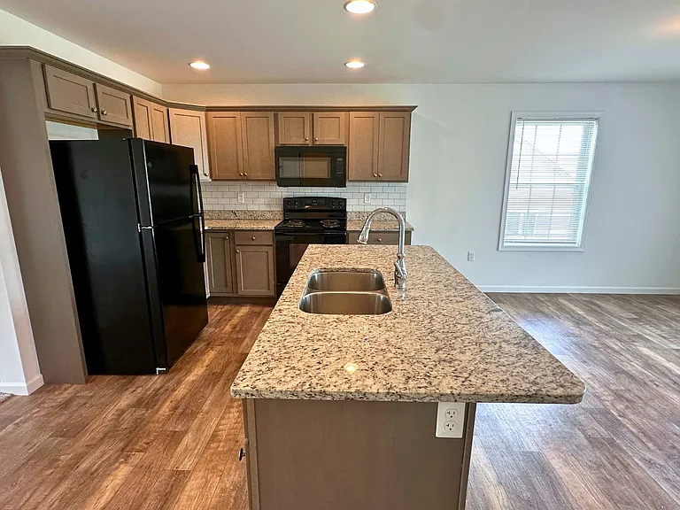 429 Masonic Dr — Photo 7