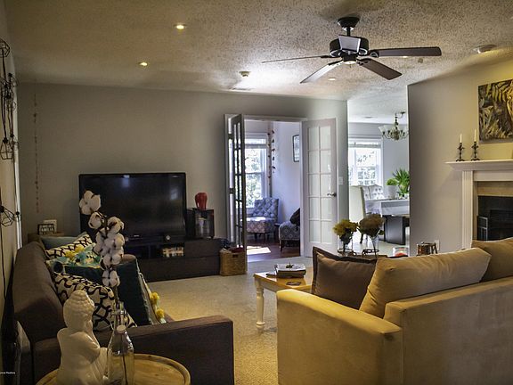 4th image of 2020 Waters Edge Dr #20DA